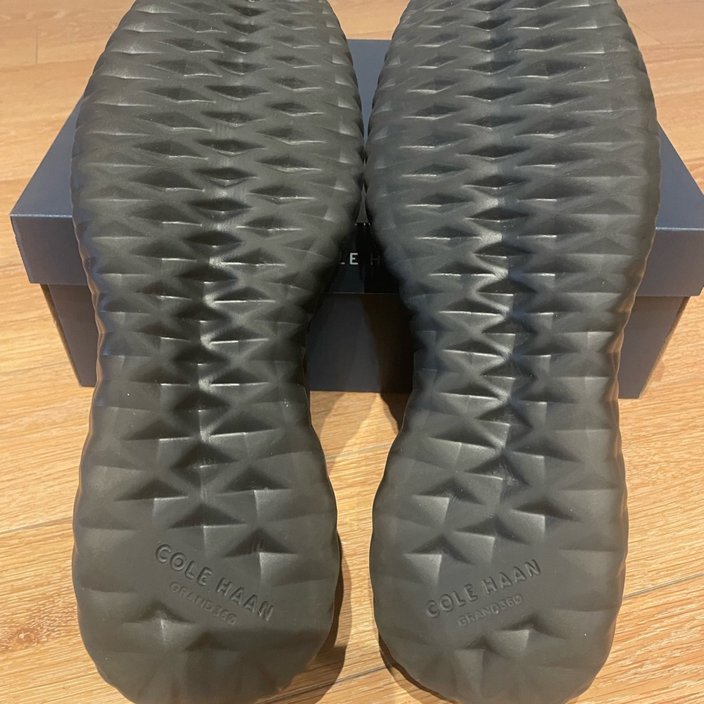 Cole Haan Black and Gray Men's Sneakers with Red Accents - Picture 7 of 8